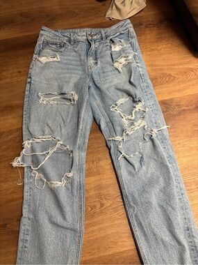 American Eagl Distressed Jeans